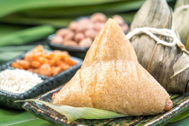 船端午节亚洲中国自制粽子的特写镜头饺子美食台湾