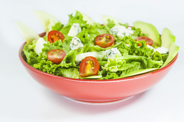 碗蔬菜沙拉配番茄 奶酪 生菜和其他蔬菜配料.蔬菜碗里有沙拉食物菜健康