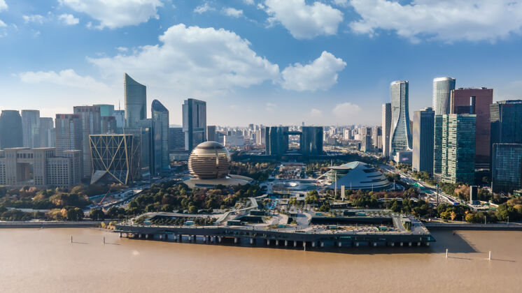 地面中国杭州现代城市建筑景观天际线航拍道路大都市河流