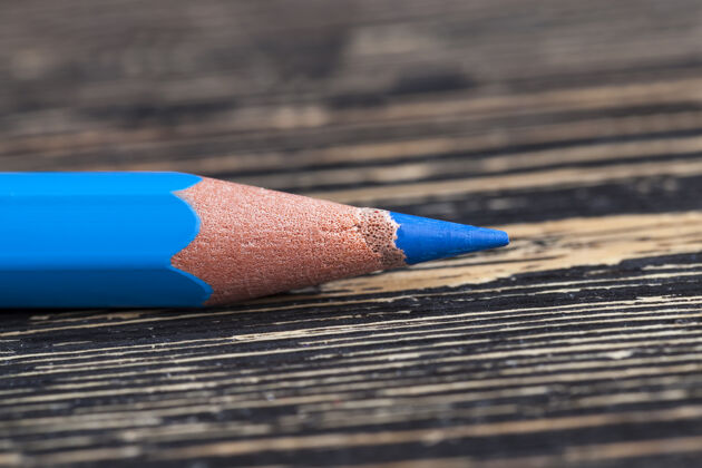 设计师一支纯色木铅笔 蓝色铅 用于绘画和创作锐利描绘铅笔