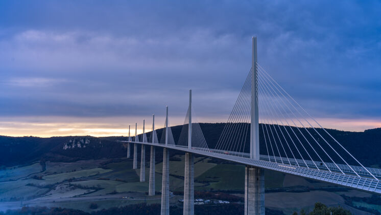道路世界上最高的桥梁米洛高架桥的景观 法国阿维隆户外地标工程