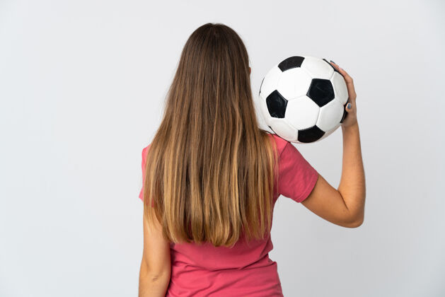 人年轻的立陶宛妇女与足球隔离在白色背景上年轻青年足球