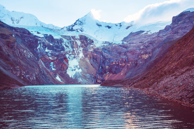 自然美丽的山脉风景在科迪勒拉华亚什 秘鲁 南美洲顶峰风景宁静