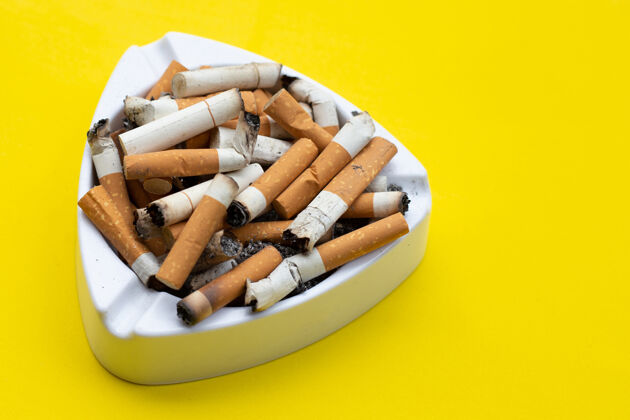 烟草烟灰缸和香烟收到空间成人垃圾有毒