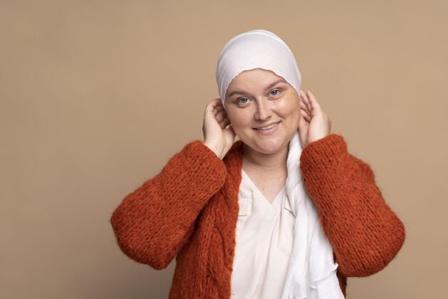 癌症笑脸女人对抗乳腺癌女人疾病女人