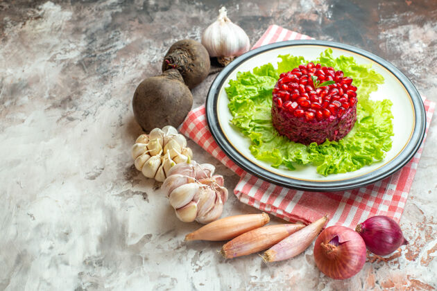 草莓正面图美味石榴沙拉绿色沙拉与新鲜蔬菜轻照片食物健康美味清淡