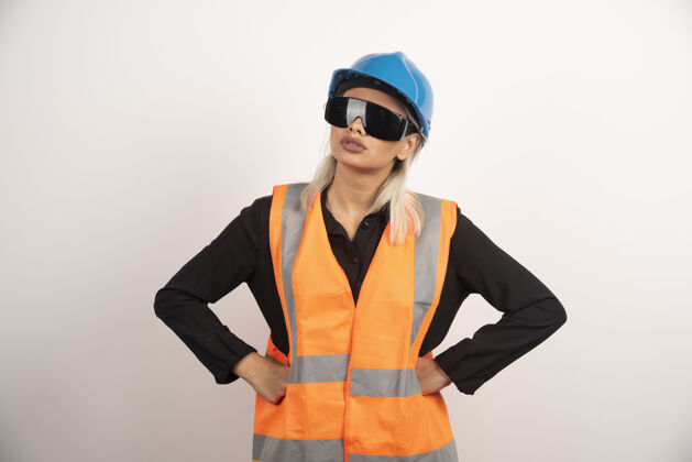 护目镜戴着护目镜和头盔的女建筑工人高质量的照片女孩头盔女士