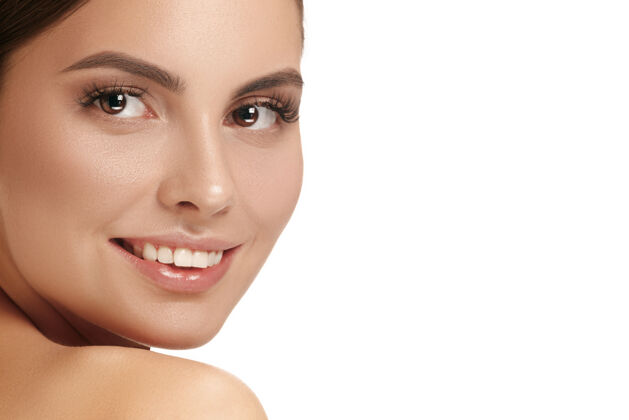 成人美丽的女性脸庞完美洁净的白皙肌肤美容 护理 护肤 治疗 健康 spa 美容理念女性可爱化妆