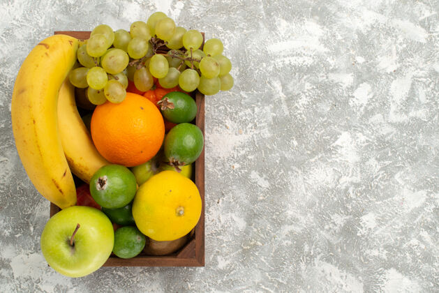 柑橘顶视图由新鲜水果组成 香蕉 葡萄 飞珠 白底水果 香醇 维生素 健康 新鲜生的可食用的水果饮食