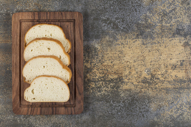 面包房木板香面包片农业面包皮早餐