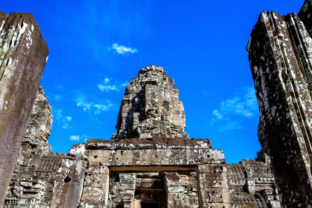 Wat柬埔寨暹粒吴哥窟巴永寺的古老石脸浮雕倍增民间