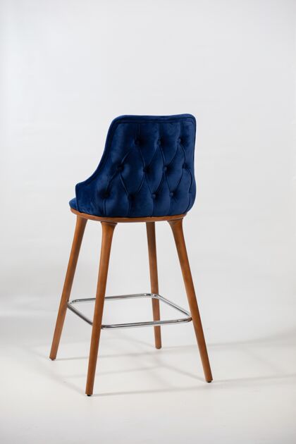 木头垂直拍摄的蓝色椅子组成的木制腿腿房子内饰