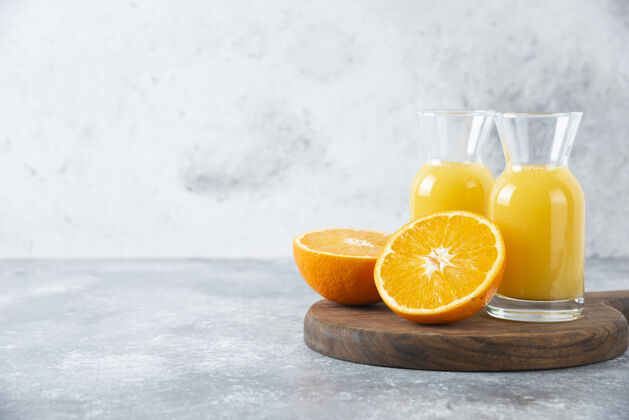 甜点一杯果汁加一片橙子液体纯圆形