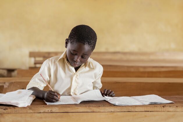 课堂非洲孩子在课堂上学习小学童年非洲