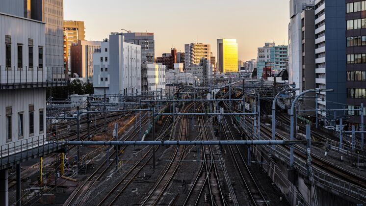 未来城市景观日本小径和日落发展日本城市