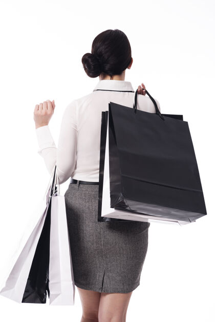 消费主义带着黑色购物袋的女人购物时间到了购物商务女性商务