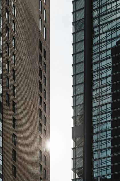 塔楼玻璃幕墙的办公摩天大楼天际线灯光现代建筑