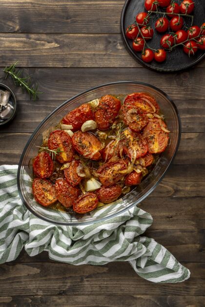 俯视图美味的西红柿大餐俯瞰调味品美食膳食