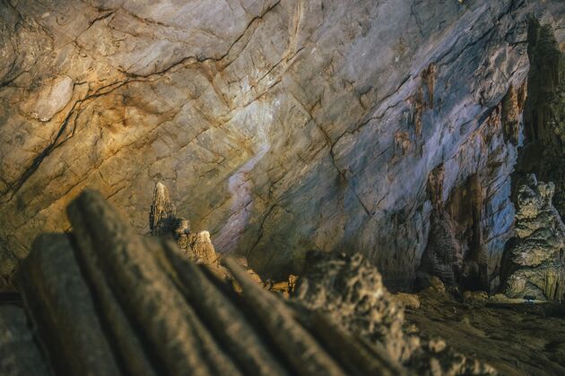 洞穴在越南天堂洞的墙壁上的编队特写镜头墙壁地下景观