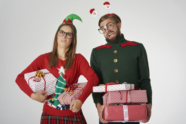 圣诞圣诞夫妇带着大礼物抱着做一张脸圣诞礼物