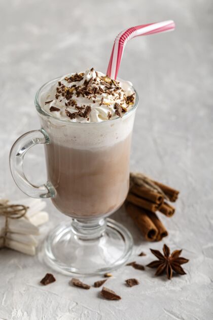 冬季近距离观看美味的热巧克力温暖特写垂直