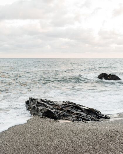 景观海边有岩石的景色海岸波浪垂直