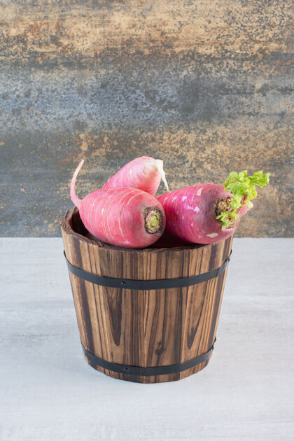 蔬菜新鲜的红萝卜在木桶里高品质的照片有机桶装新鲜