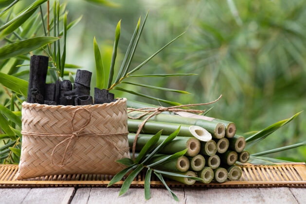 草药竹炭和青竹对大自然的影响生的竹子水疗