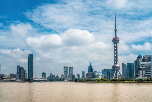 市中心上海陆家嘴金融区办公楼建筑河流旅游