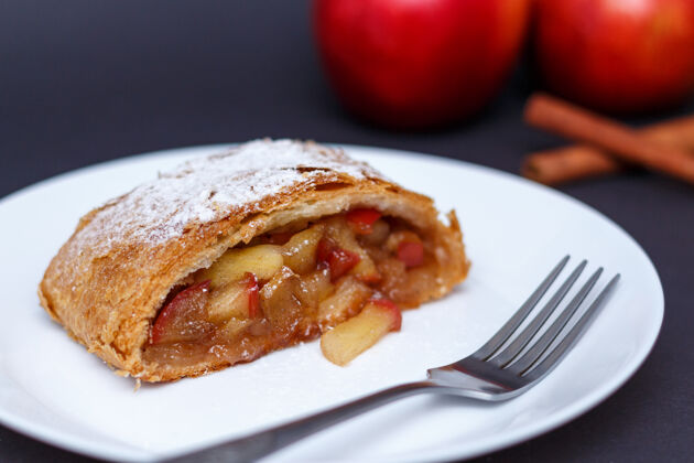 甜饼自制的传统苹果馅饼 经典的 可能是奥地利以外最有名的维也纳糕点不健康的饮食草莓全
