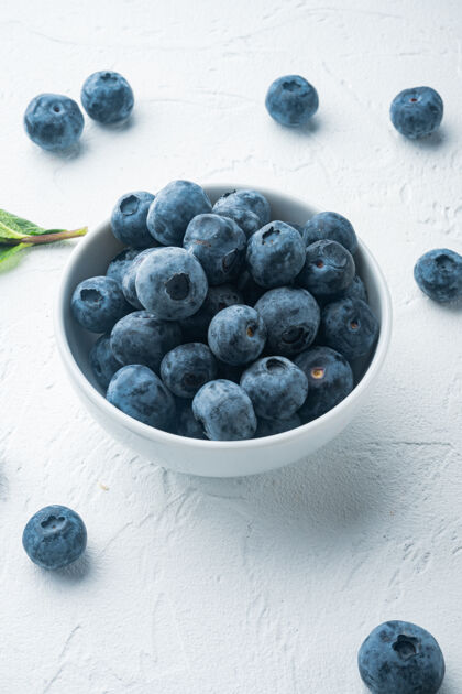 野生新鲜的夏季浆果 蓝莓健康成熟