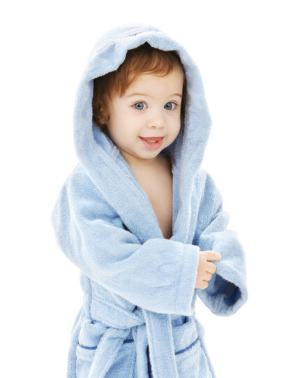 幼儿穿蓝袍白袍的男婴蓝眼睛爱健康