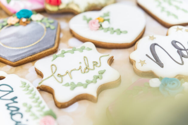 新娘婚礼或情人节用心形饼干周年纪念方丹新郎