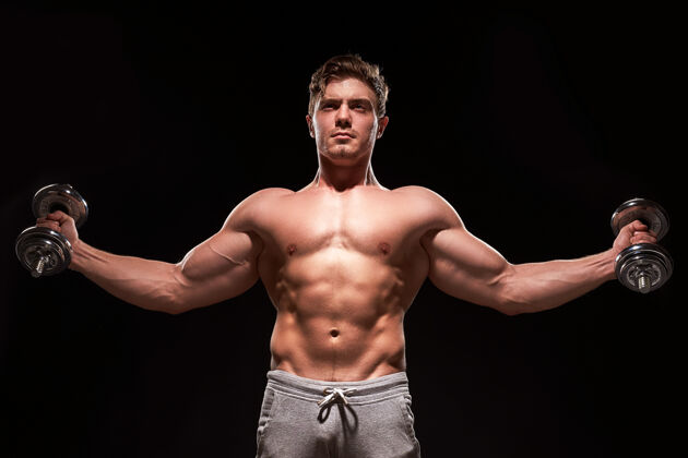 肌肉性感健美的男人力量健身阳刚