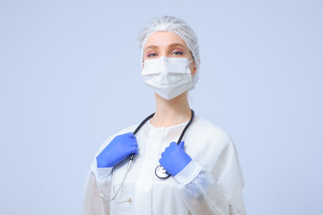 专业人员戴着医疗帽和面罩的女医生或护士的肖像安全专业人员医疗保健