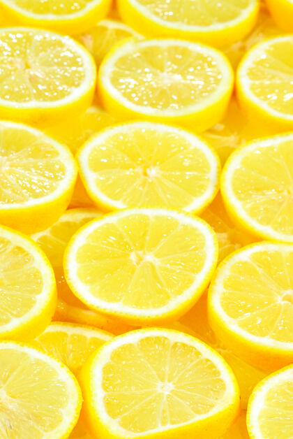 水一片新鲜多汁的黄色柠檬纹理背景 图案维生素圆形多汁