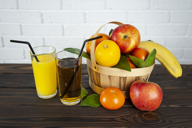 果汁果篮和两杯果汁饮料橙子水果