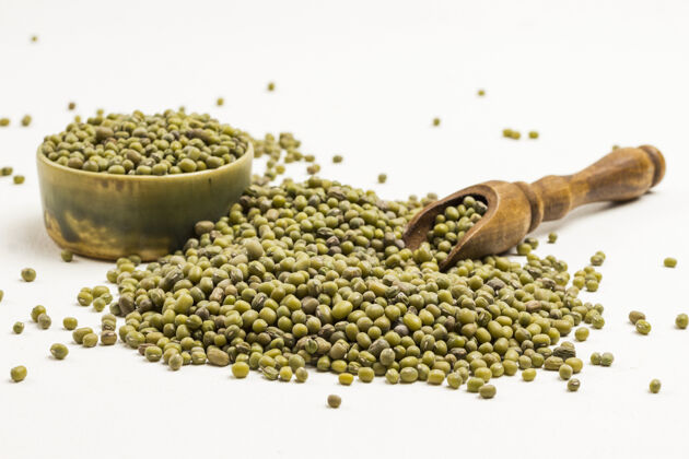 健康饮食豆类 绿豆源于天然蛋白质 维生素和矿物质的白底钙绿豆减肥食品