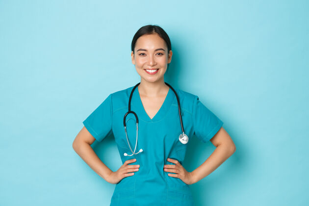 成人年轻的亚洲女护士摆姿势人女人年轻