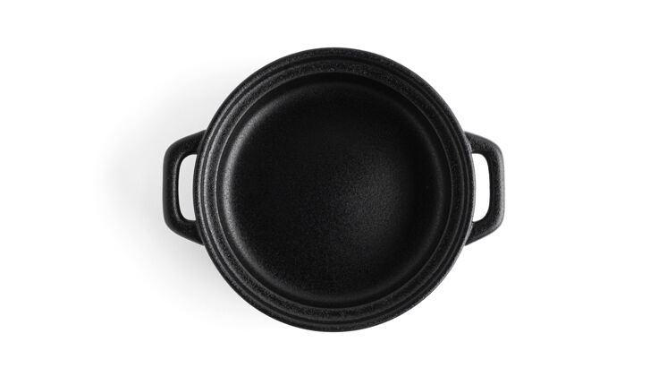 食物黑锅孤立在白色表面空传统平底锅