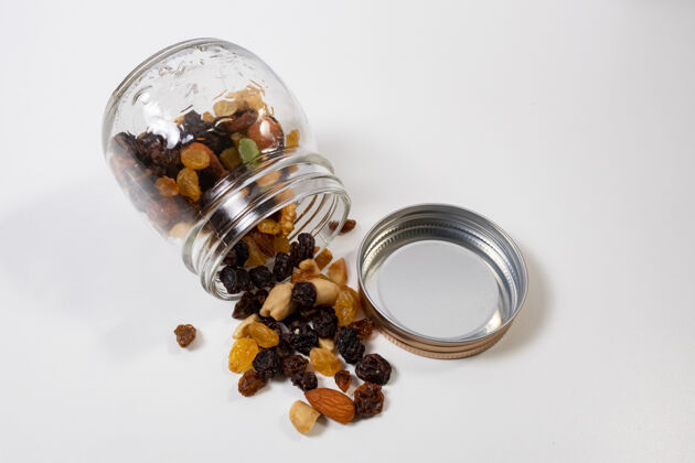 干一组谷物 种子和干果放在一个玻璃容器里生的杏仁葡萄干