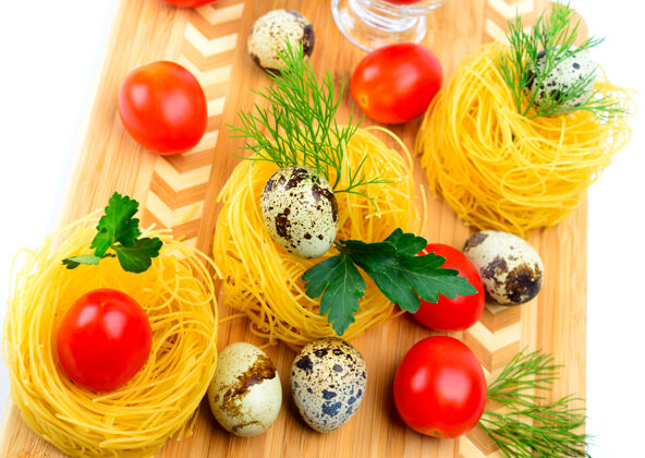 意大利面意大利面加樱桃番茄和鹌鹑蛋无名小卒有机素食