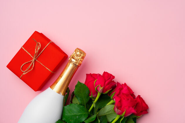 瓶子玫瑰花束 香槟和礼品盒瓶平放顶视图香槟饮料酒精