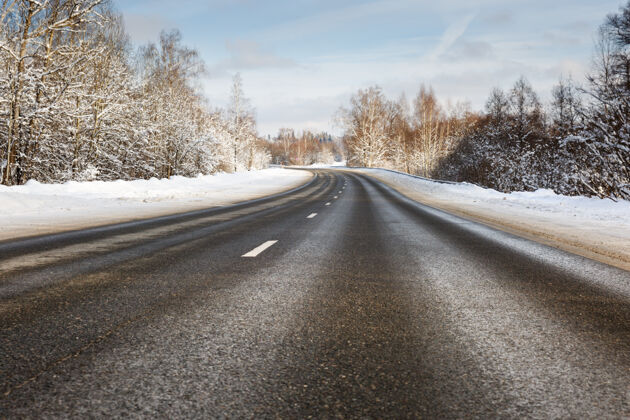 风景危险 在结冰的雪路上快速转弯道路场景转弯
