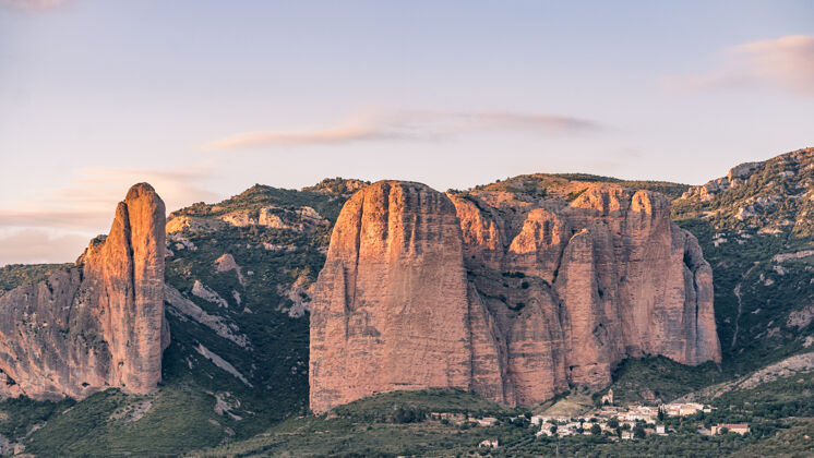 岩石马洛斯德里格罗斯壮观的岩层在里格罗斯 西班牙风景旅游训练