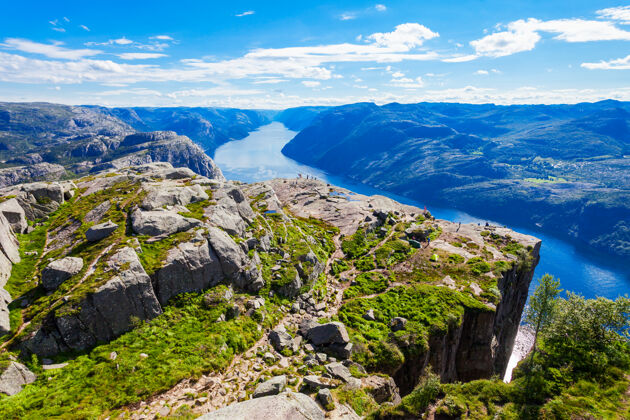 远足Preikestolen或prekestolen或讲坛岩石鸟瞰图 挪威湖泊悬崖全景