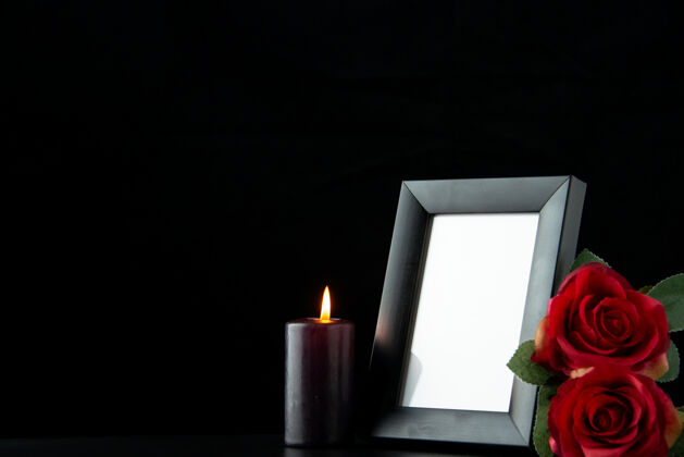 蜡烛黑底红玫瑰相框正面图火焰烛光火
