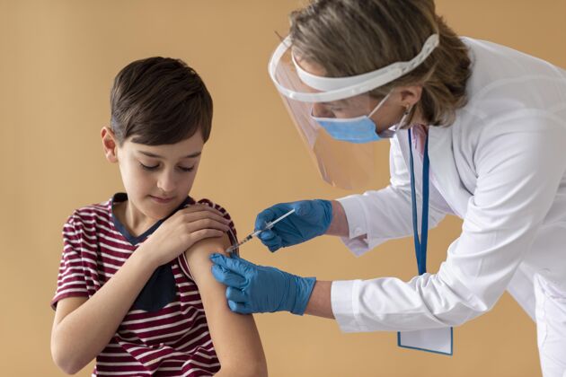 面罩特写男孩在接种疫苗男孩疫苗科学