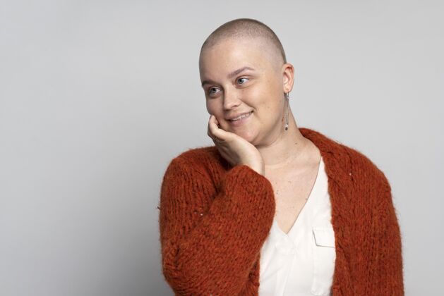 健康笑脸女人对抗乳腺癌癌症疾病护理