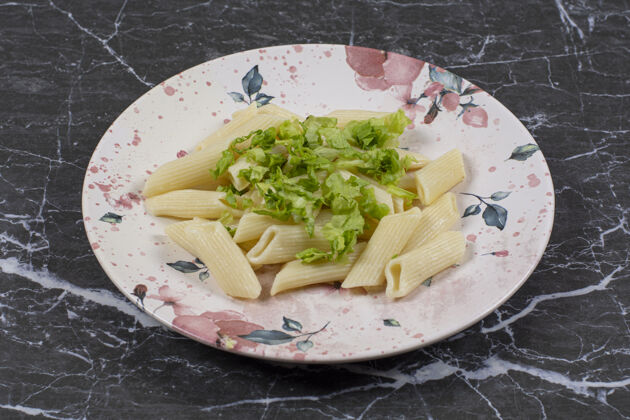 西兰花特写照片新鲜的佩恩面食与绿色意大利面饮食意大利面